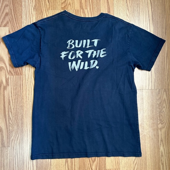 Yeti Coolers Size Large Shirt Navy Blue Built For the Wild - Picture 3 of 3